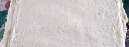 рулет с луком и яйцом в духовке. Шаг 9