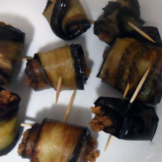 Рецепт рулетиков из баклажанов с арахисовой пастой