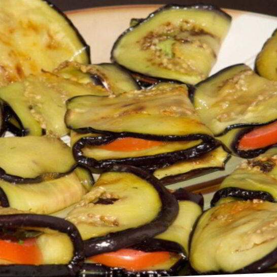 Рецепт рулетиков из баклажанов