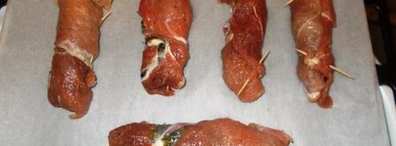 рулетики из свинины с черносливом и ореховым песто. Шаг 10