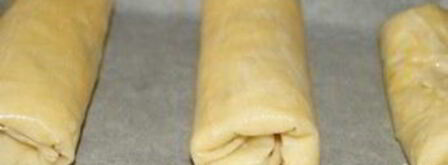 рулетики из теста фило с крабово-сырной начинкой. Шаг 7