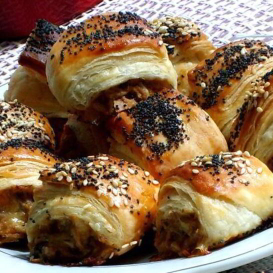 Рецепт рулетиков слоеных с тунцом