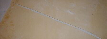 рулетики слоеные с тунцом. Шаг 5