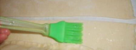 рулетики слоеные с тунцом. Шаг 7