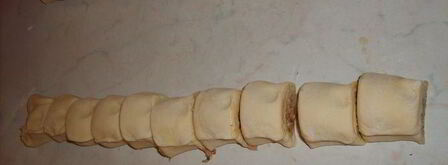 рулетики слоеные с тунцом. Шаг 9