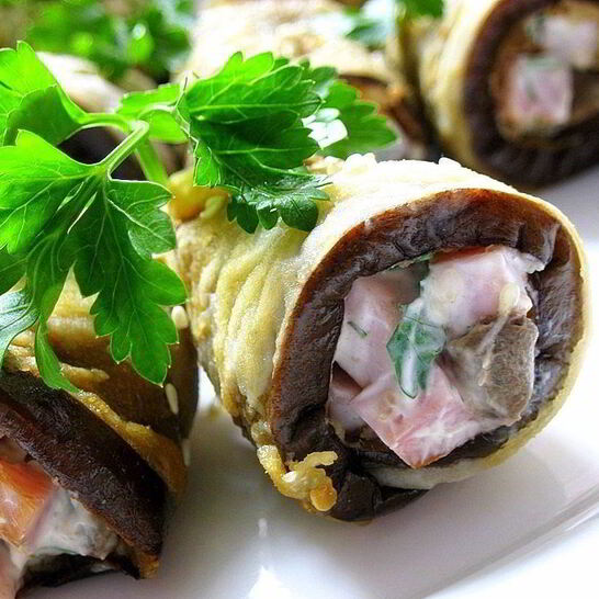 Рецепт рулетов с грибами из баклажанов