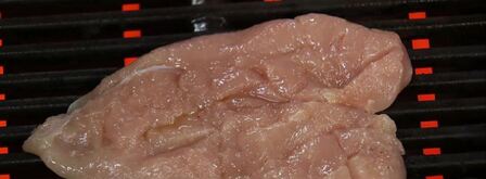 шаверма с курицей на тарелке. Шаг 3