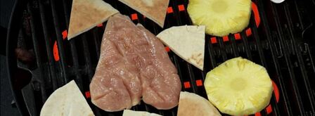 шаверма с курицей на тарелке. Шаг 4