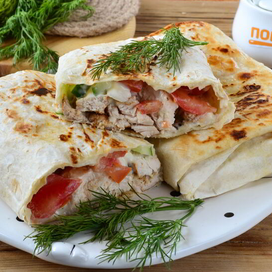 Рецепт шавермы с пикантной курочкой и чесночным соусом