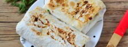 шаверма с пикантной курочкой и чесночным соусом. Шаг 13