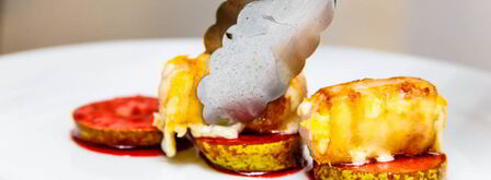 сулугуни, запеченный в беконе на груше. Шаг 7