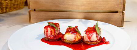 сулугуни, запеченный в беконе на груше. Шаг 10