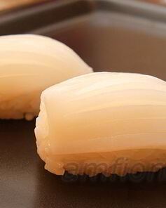 Нигири-суши с кальмаром