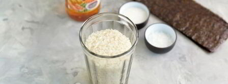 суши нигири и гунканы с лососем. Шаг 4