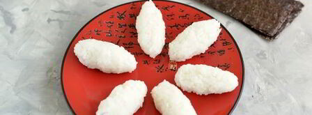 суши нигири и гунканы с лососем. Шаг 9