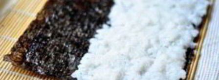 суши с семгой и огурцом. Шаг 4