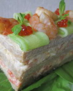 Исландский сэндвич с лососем и креветками