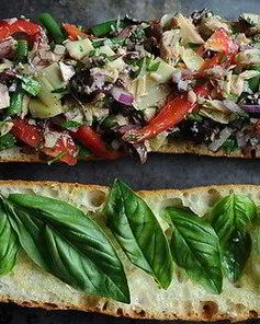 Сэндвич с тунцом, артишоками и паприкой