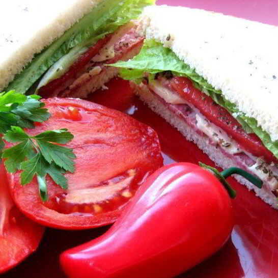 Рецепт сэндвича с ветчиной и салями