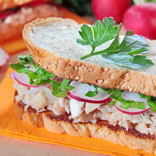 Рецепт сэндвичей с курицей, редисом и фасолью