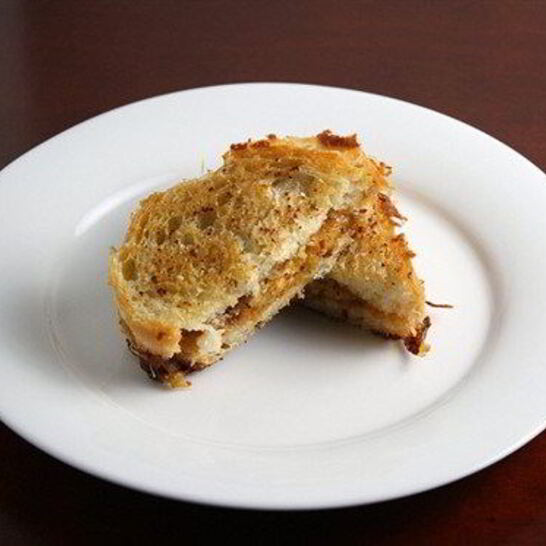 Рецепт жареных сэндвичей с беконом и грушей