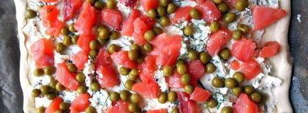 слоеные тарталетки с копченым лососем, маскарпоне и горошком. Шаг 5