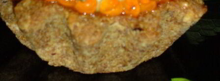 тарталетки из ржаного хлеба с кремом из авокадо с сельдью. Шаг 3