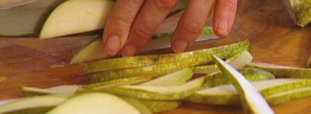 тарталетки из слоеного теста с грушей и голубым сыром. Шаг 4