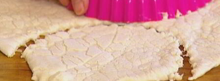 тарталетки из слоеного теста с грушей и голубым сыром. Шаг 5