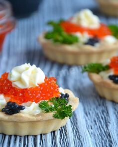 Тарталетки с сыром и икрой