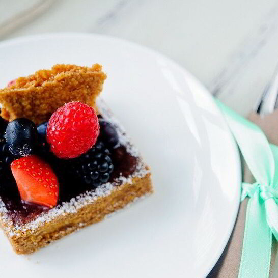 Рецепт тарталеток с ягодами и ежевичным фланом