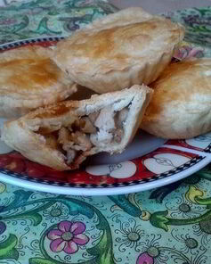 Закрытые тарталетки с курицей и грибами