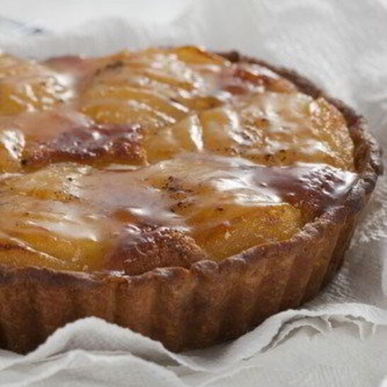 Рецепт грушевого тарта на шоколадно-миндальном тесте