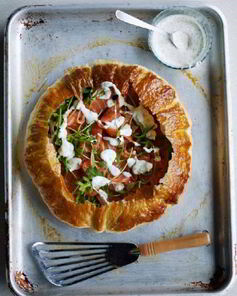 Тарт из копченого лосося и сметаны