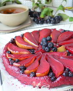 Тарт Татен с грушами и черноплодной рябиной