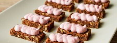 тартинки с сельдью и сметанным соусом с хреном. Шаг 8