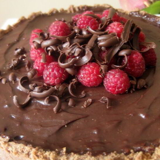 Рецепт трюфельного тарта с малиной