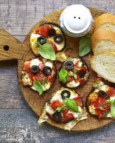 Хрустящие греческие тосты с овощами