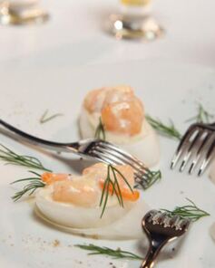 Луковые тосты с креветками