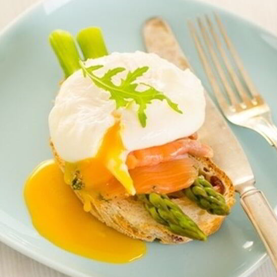 Рецепт тоста из спаржи и семги