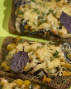 Тосты с грибами и тыквой