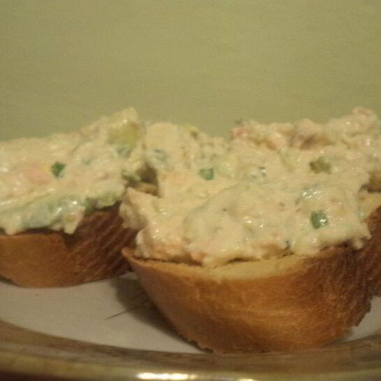 Рецепт тостов с лососем, авокадо и дижонской горчицей