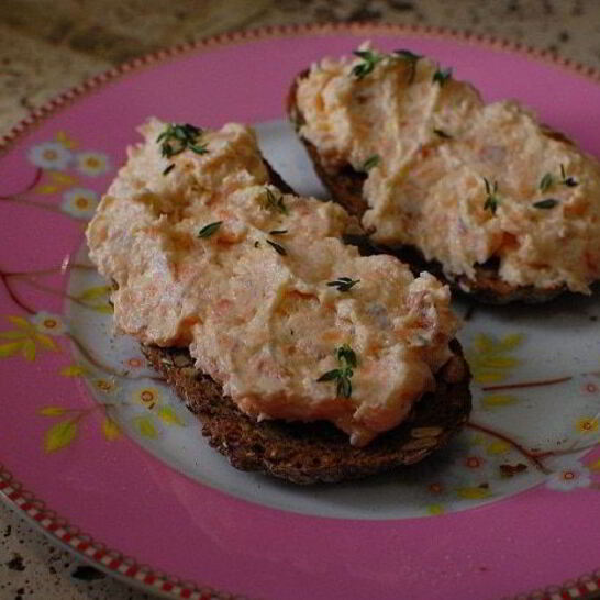 Рецепт тостов с патэ из копченой форели