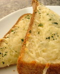 Тосты с сыром и чесноком