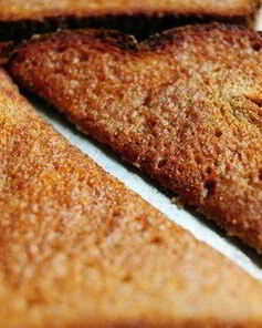 Тосты со специями, запеченные в духовке