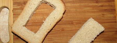 глазунья в хлебе. Шаг 3