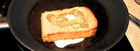 глазунья в хлебе. Шаг 5