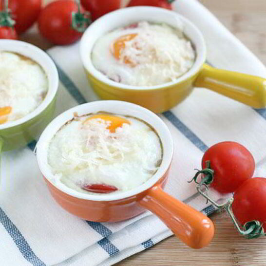 Рецепт порционной яичницы с помидорами в духовке