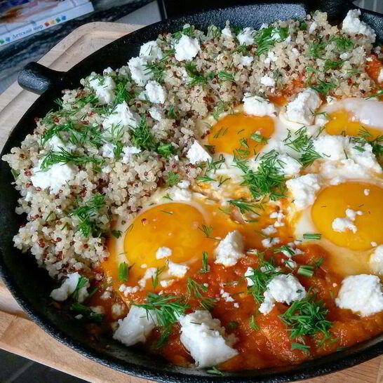 Рецепт шакшуки с киноа и брынзой