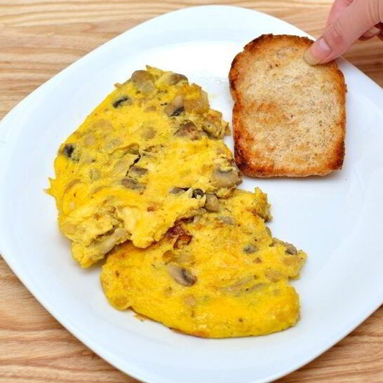 Рецепт яичницы-болтуньи с грибами